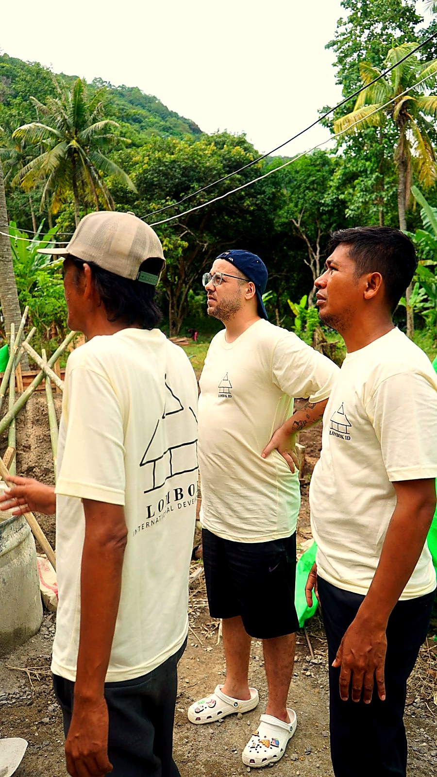 Ramon Revuelta talking on site with two local crew members