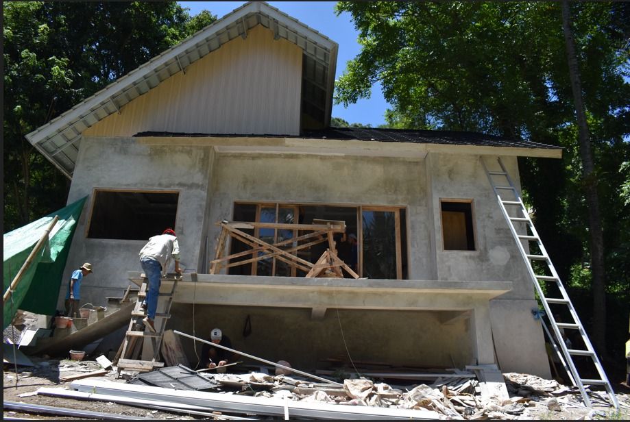 Villa facade in carpentry phase